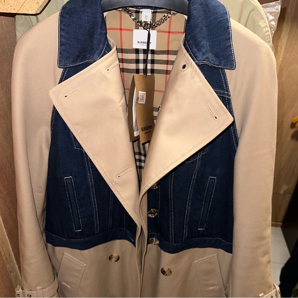 Burberry SS21’ Runway Trench Coat with Denim Detail - Picture 3 of 15